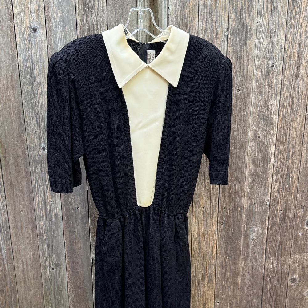 St. John Black Sweater Dress with Cream front & collar; zip back